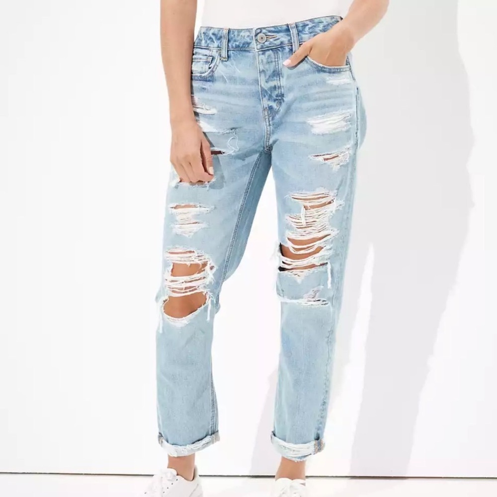American Eagle Destroyed Tomgirl Jeans 8 Regular Light Wash Distressed‎